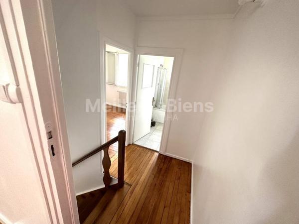 Maison de 3 Chambres Entièrement Rénovée avec Jardin, Grand Sous-Sol, Lumineux, et 5 places de Parking – A saisir !