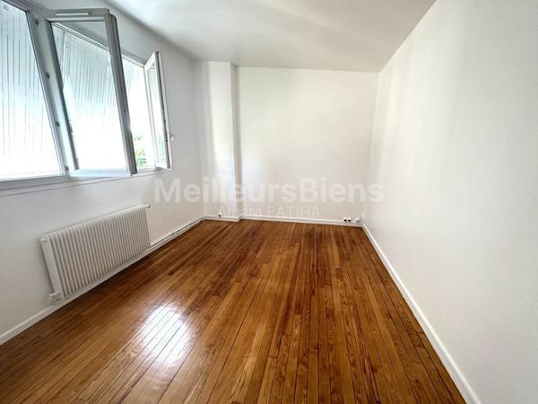 Maison de 3 Chambres Entièrement Rénovée avec Jardin, Grand Sous-Sol, Lumineux, et 5 places de Parking – A saisir !