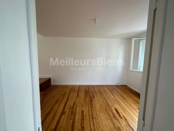 Maison de 3 Chambres Entièrement Rénovée avec Jardin, Grand Sous-Sol, Lumineux, et 5 places de Parking – A saisir !