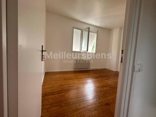 Maison de 3 Chambres Entièrement Rénovée avec Jardin, Grand Sous-Sol, Lumineux, et 5 places de Parking – A saisir !