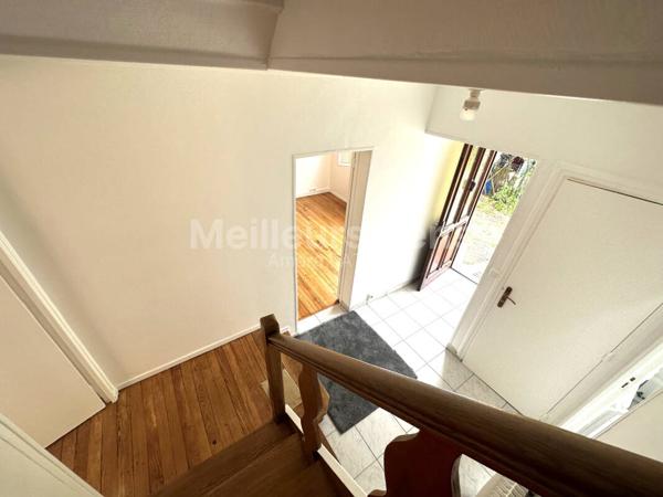 Maison de 3 Chambres Entièrement Rénovée avec Jardin, Grand Sous-Sol, Lumineux, et 5 places de Parking – A saisir !