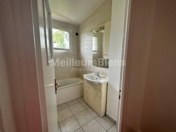 Maison de 3 Chambres Entièrement Rénovée avec Jardin, Grand Sous-Sol, Lumineux, et 5 places de Parking – A saisir !