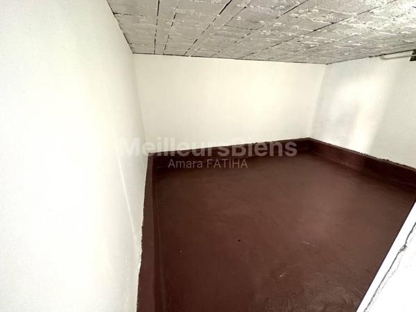 Maison de 3 Chambres Entièrement Rénovée avec Jardin, Grand Sous-Sol, Lumineux, et 5 places de Parking – A saisir !