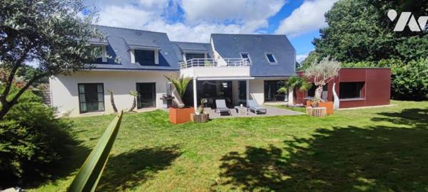 NOYALO- MAISON CONTEMPORAINE 6 chambres 1300 m2 de terrain