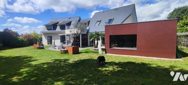 NOYALO- MAISON CONTEMPORAINE 6 chambres 1300 m2 de terrain