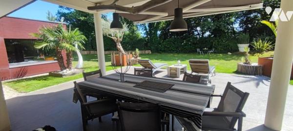 NOYALO- MAISON CONTEMPORAINE 6 chambres 1300 m2 de terrain
