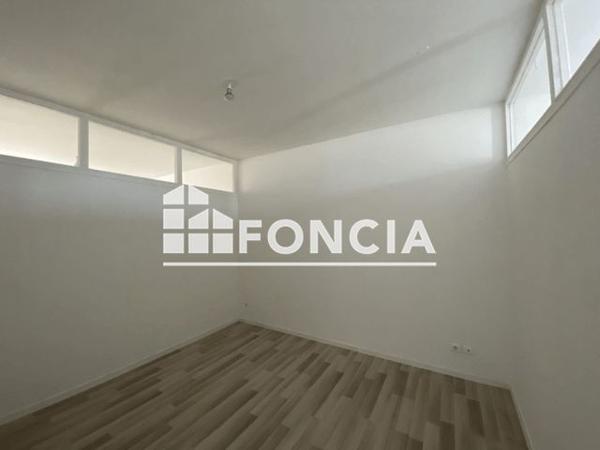 Location Appartement 4 pièces 88.6 m² - 18 AVENUE FOREST Charleville Mezieres 08000