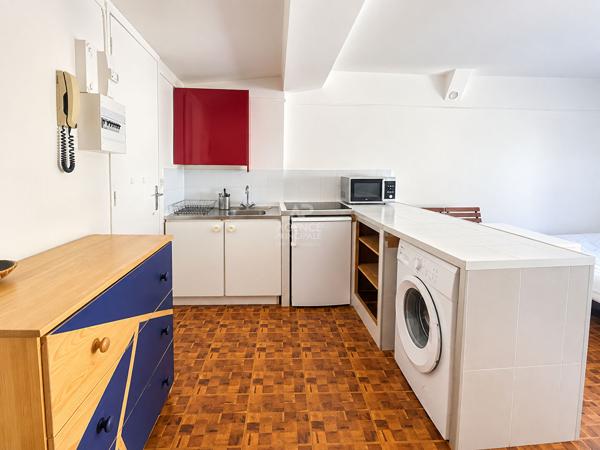 À vendre Studio de charme en plein coeur de Saint-Germain-en-Laye 190 000 € **  - Référence  18798