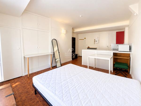 À vendre Studio de charme en plein coeur de Saint-Germain-en-Laye 190 000 € **  - Référence  18798