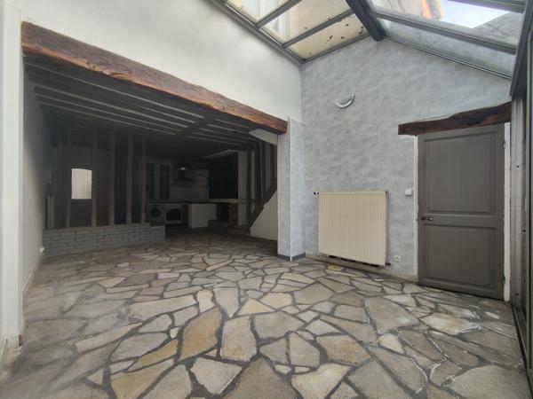 PLEIN CENTRE VILLE, MAISON ANCIENNE DE CARACTERE DE 140 M² HAB AVEC JARDIN A DEUX PAS DE LA PLACE DU MARCHE Beauvais (60000)