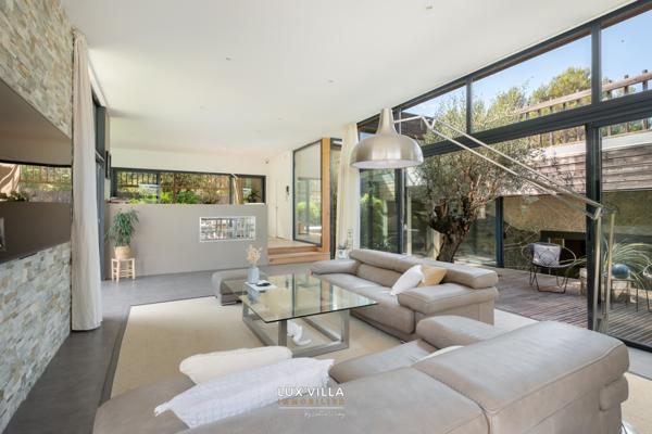 Saint-Gély-du-Fesc (34980) Villa d’architecte d’exception – Domaine privé