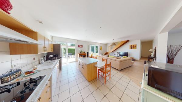 Maison d'architecte de 176 m² , Quartier résidentiel recherché à Saint-Benoît