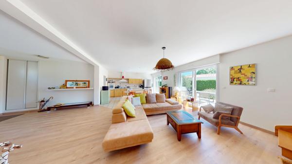 Maison d'architecte de 176 m² , Quartier résidentiel recherché à Saint-Benoît