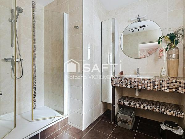 Grande villa familiale sur terrain paysagé à Chatelaillon avec revenus locatifs possible!