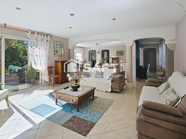 Grande villa familiale sur terrain paysagé à Chatelaillon avec revenus locatifs possible!