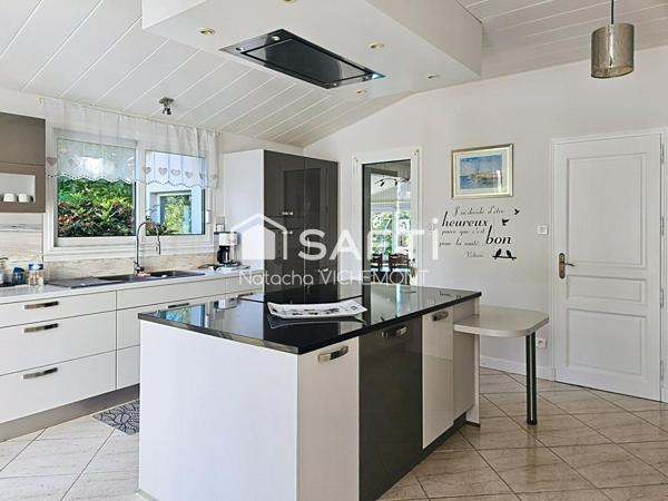 Grande villa familiale sur terrain paysagé à Chatelaillon avec revenus locatifs possible!