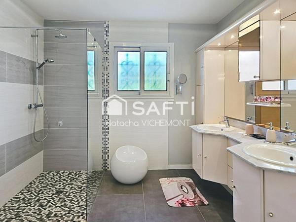 Grande villa familiale sur terrain paysagé à Chatelaillon avec revenus locatifs possible!