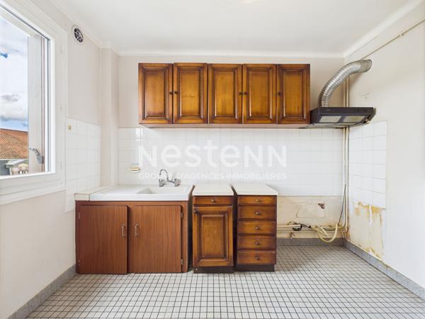 Aurillac, quartier viaduc, à Vendre Appartement de type 3 d'une surface de 85 m² avec balcon et cave.