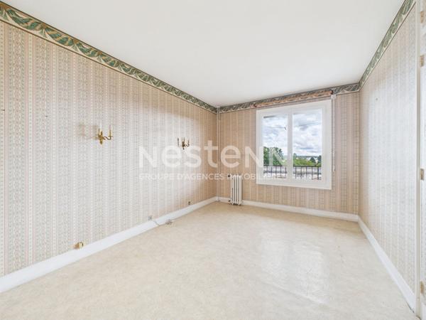 Aurillac, quartier viaduc, à Vendre Appartement de type 3 d'une surface de 85 m² avec balcon et cave.