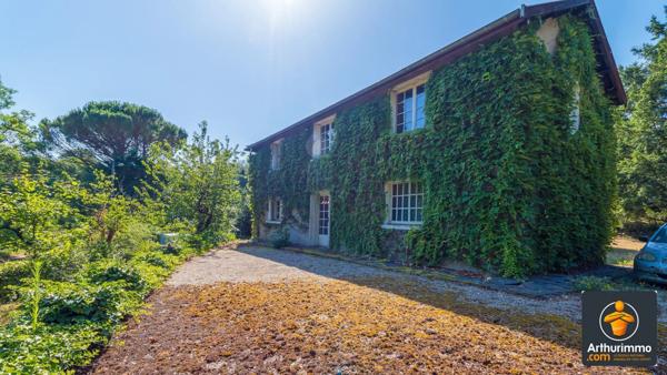 Vente Maison 8 pièces 240 m2 à Saint-Genis-Laval