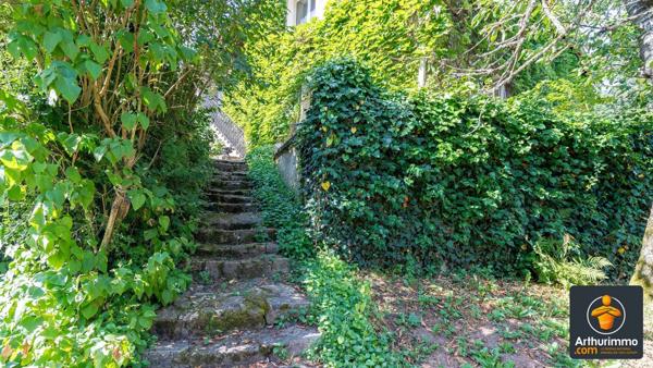 Vente Maison 8 pièces 240 m2 à Saint-Genis-Laval