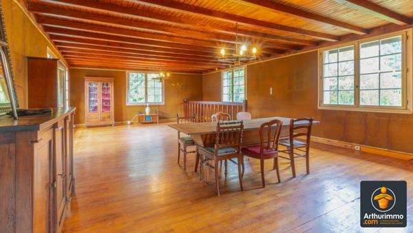 Vente Maison 8 pièces 240 m2 à Saint-Genis-Laval