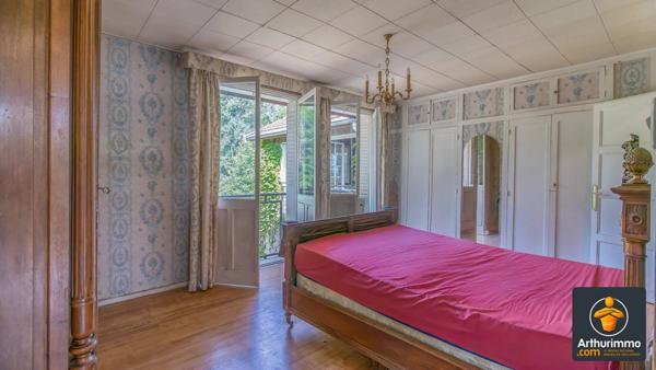 Vente Maison 8 pièces 240 m2 à Saint-Genis-Laval