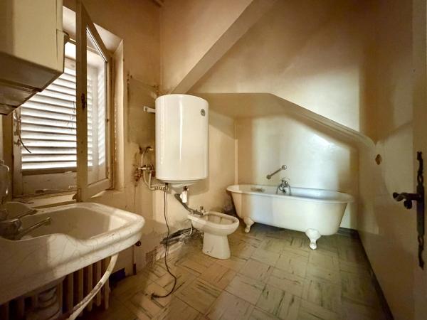 Idéal investisseur - Maison de ville à rénover avec jardin - 83300 Draguignan - Réf 87115809