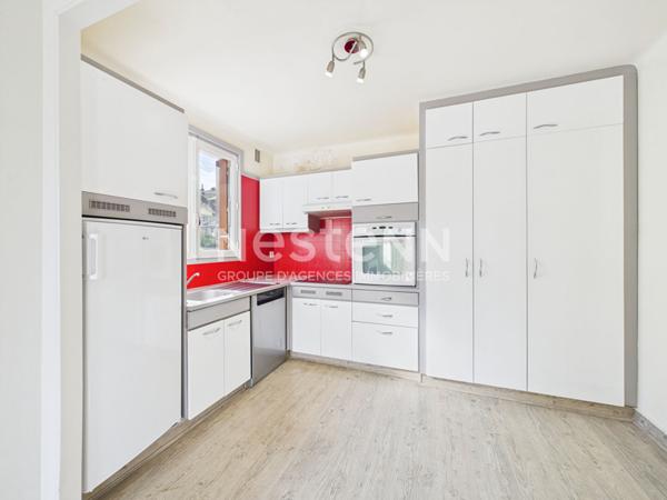 A vendre à Aurillac, aux Alouettes, Appartement de 5 pièces avec garage, cave et jardin.