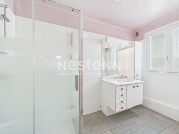 A vendre à Aurillac, aux Alouettes, Appartement de 5 pièces avec garage, cave et jardin.