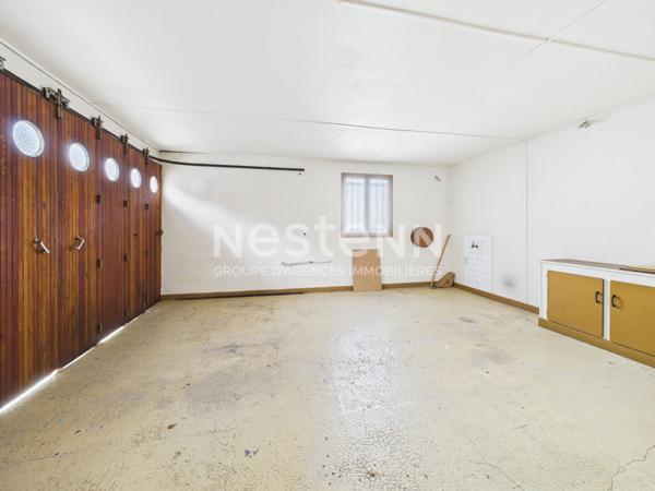 A vendre à Aurillac, aux Alouettes, Appartement de 5 pièces avec garage, cave et jardin.