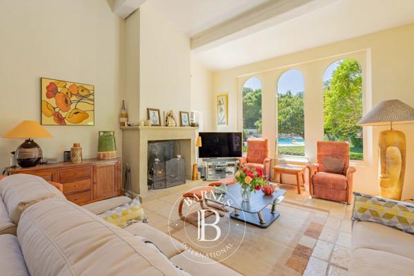 Aix-en-Provence, Maison 4 Chambres -  297 m² à vendre