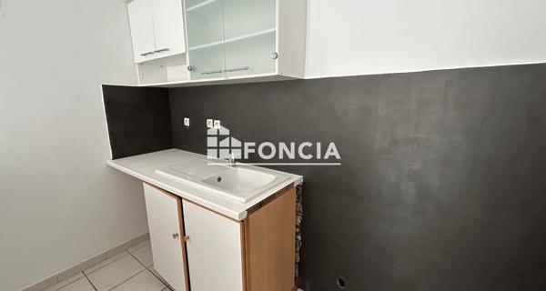 Location Appartement 2 pièces 46.03 m² - Rochefort-du-gard 30650