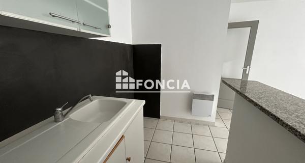 Location Appartement 2 pièces 46.03 m² - Rochefort-du-gard 30650