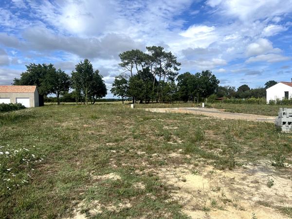 A vendre, le Fenouiller, maison en Vefa, deux chambres, pièce de vie de 42m2 avec garage.