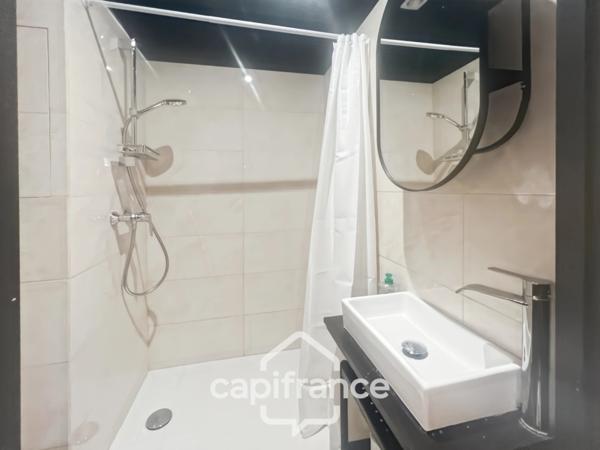 Local/bureau à vendre LA LONDE LES MAURES (83) - MURS À VENDRE