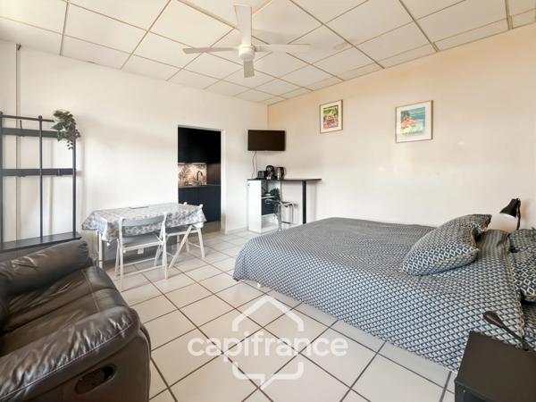 Local/bureau à vendre LA LONDE LES MAURES (83) - MURS À VENDRE