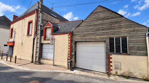 RENAZÉ – IMMEUBLE 221 m² AU CŒUR DE LA VILLE – LOCAL COMMERCIAL, HABITATION ET GARAGE