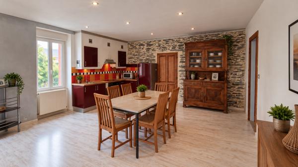 RENAZÉ – IMMEUBLE 221 m² AU CŒUR DE LA VILLE – LOCAL COMMERCIAL, HABITATION ET GARAGE