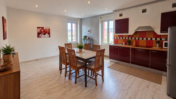 RENAZÉ – IMMEUBLE 221 m² AU CŒUR DE LA VILLE – LOCAL COMMERCIAL, HABITATION ET GARAGE