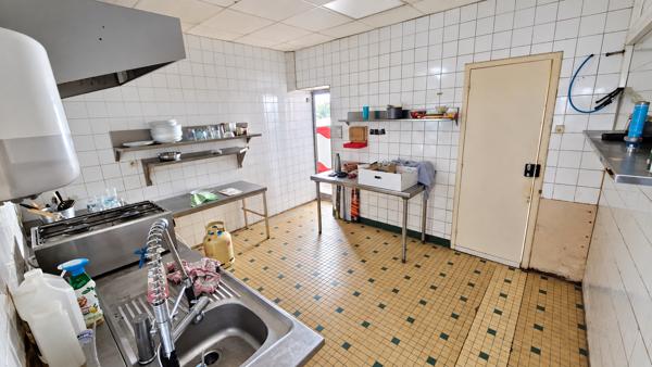 RENAZÉ – IMMEUBLE 221 m² AU CŒUR DE LA VILLE – LOCAL COMMERCIAL, HABITATION ET GARAGE