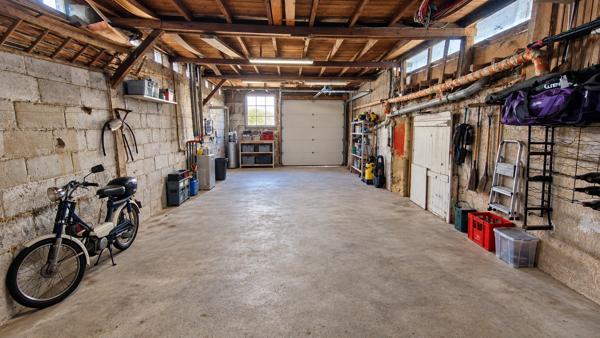 RENAZÉ – IMMEUBLE 221 m² AU CŒUR DE LA VILLE – LOCAL COMMERCIAL, HABITATION ET GARAGE