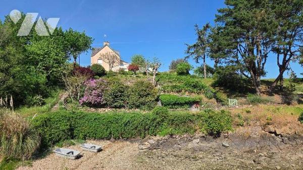 DOELAN- VUE SUR LE PORT - Maison d'habitation avec jolie vue Mer et Port composée d'un espace c...