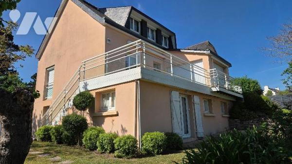 DOELAN- VUE SUR LE PORT - Maison d'habitation avec jolie vue Mer et Port composée d'un espace c...
