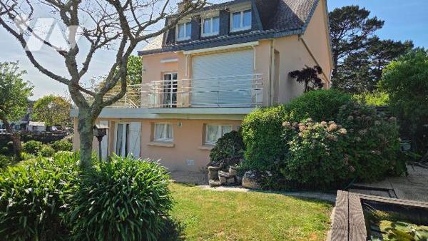 DOELAN- VUE SUR LE PORT - Maison d'habitation avec jolie vue Mer et Port composée d'un espace c...