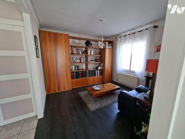 DOELAN- VUE SUR LE PORT - Maison d'habitation avec jolie vue Mer et Port composée d'un espace c...
