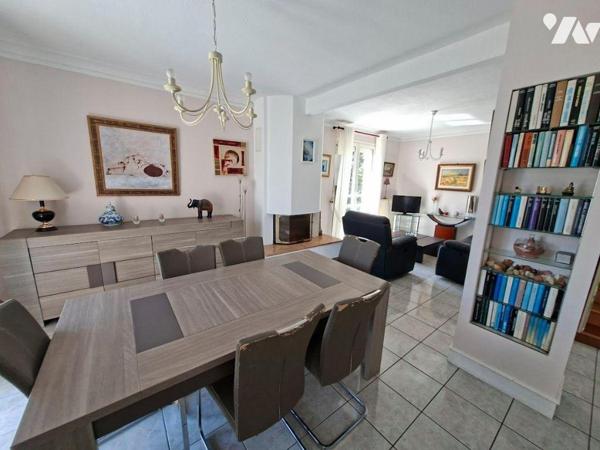 DOELAN- VUE SUR LE PORT - Maison d'habitation avec jolie vue Mer et Port composée d'un espace c...