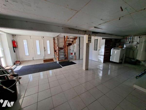 DOELAN- VUE SUR LE PORT - Maison d'habitation avec jolie vue Mer et Port composée d'un espace c...