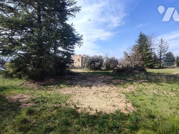 Terrain constructible plat de 503 m²