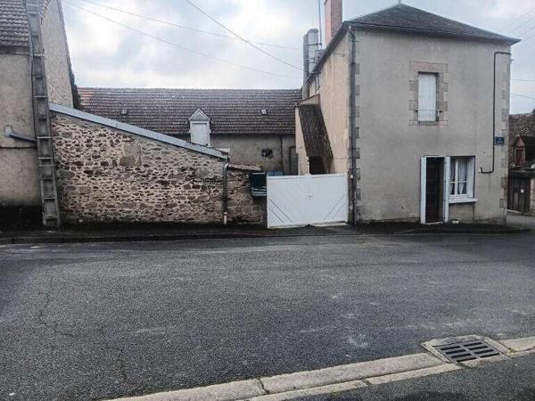 Maison de 106 m² partiellement louée au rez de chaussé.